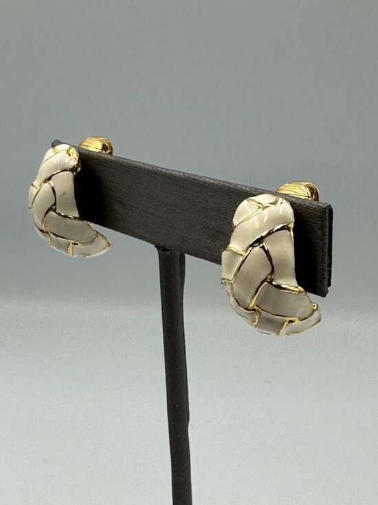 Vintage Kenneth Jay Lane Jewelry Set Gold Tone Cream Ring Clip-On Earrings - Picture 8 of 16